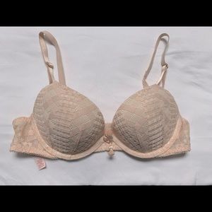 Victoria’s Secret Very Sexy Push-up bra / size 32B